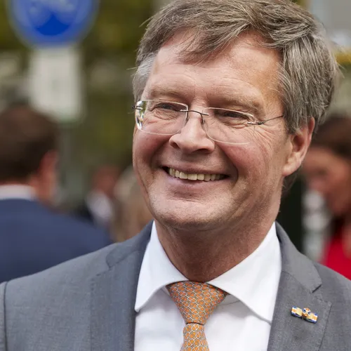 Klimaatorganisatie met Balkenende in bestuur liegt tegen donateurs om geld binnen te halen
