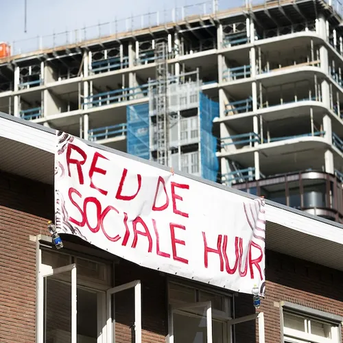 Hoe Wilders zijn kiezers voor de gek houdt als het om huurwoningen gaat