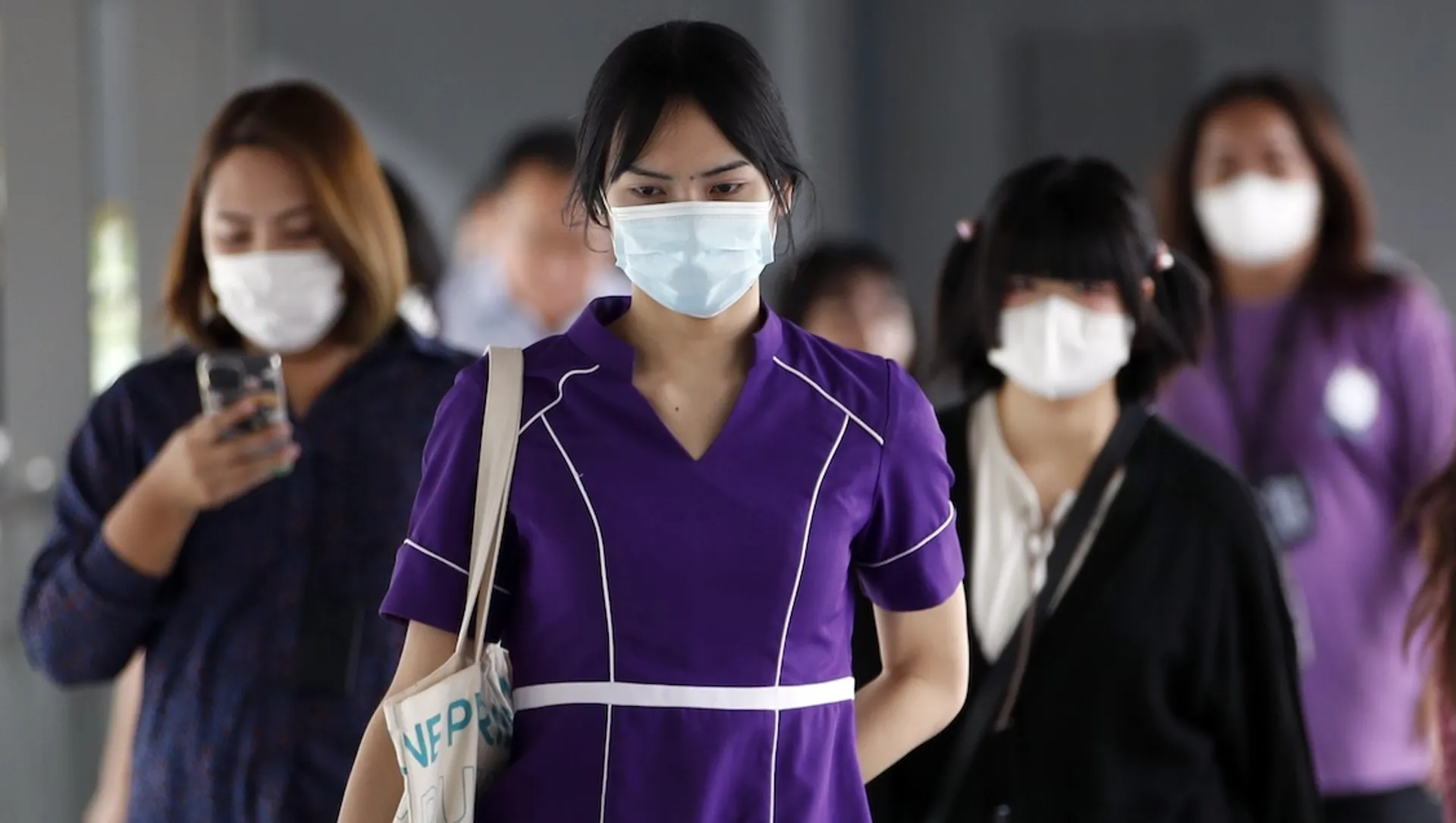 Afbeelding van Nieuwe corona-variant 'Frankenstein' rukt overal op, autoriteiten willen paniek voorkomen