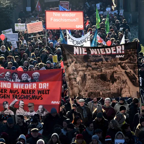 Waarom Duitsland afstand neemt van de AfD, terwijl Nederland Wilders blijft omarmen