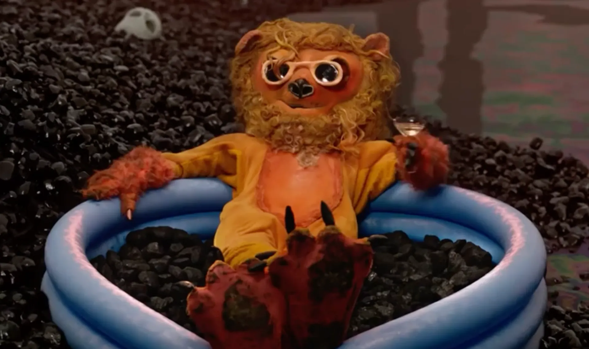 Afbeelding van Niet met mijn geld, achterbakse oranje roofkat!