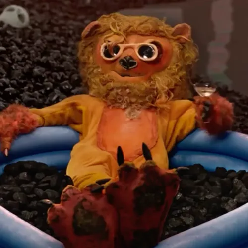 Niet met mijn geld, achterbakse oranje roofkat!