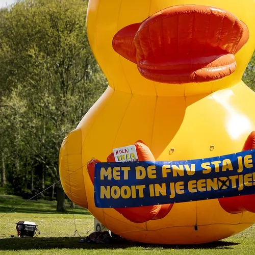 FNV, smeedt het ijzer bij de Ondernemingskamer