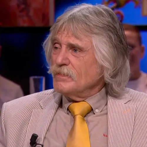 De talkshow-retoriek van Johan Derksen holt onze democratie uit
