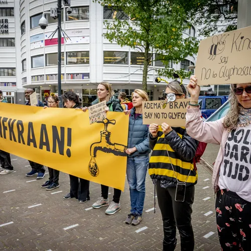 Woningbouw of spuitzones? Gemeenten moeten stoppen met zichzelf gijzelen