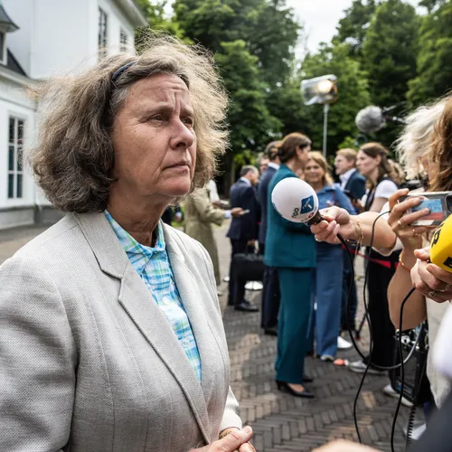 Marjolein Faber lekt in haar boek uit de ministerraad, dat is strafbaar. Oppositie wil onderzoek
