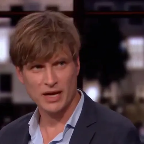 Dr. Jelle van Baardewijk is solidair met blanke oude vrouwtjes in de tram