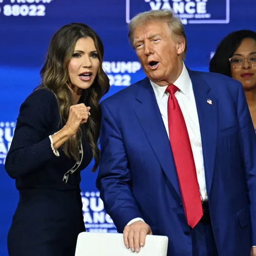 Trump voert fascistische wraakacties tegen Harvard op en jaagt alle buitenlandse studenten weg
