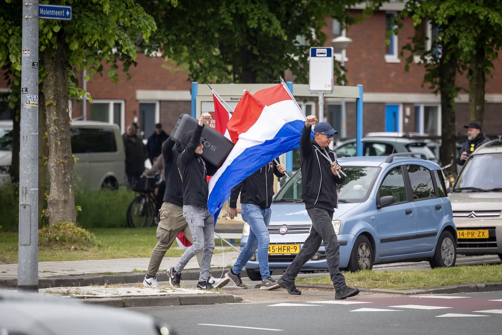 Afbeelding van Theodora spreekt: Gij zult onze vrouwen beschermen! Racisten dulden geen concurrentie