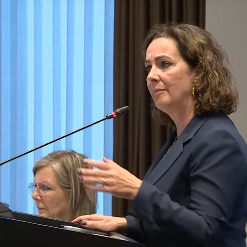 Halsema drukt JA21-jandoedel met neus in wetboek: 'Ik val niet als een kleine dictator cultuurhuizen binnen'
