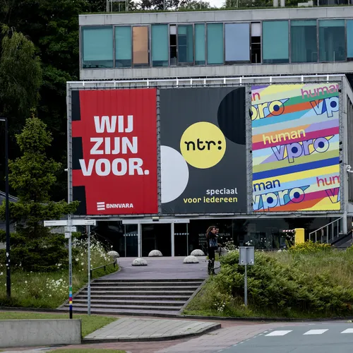 Zeur niet en geef de NPO terug aan de omroepverenigingen