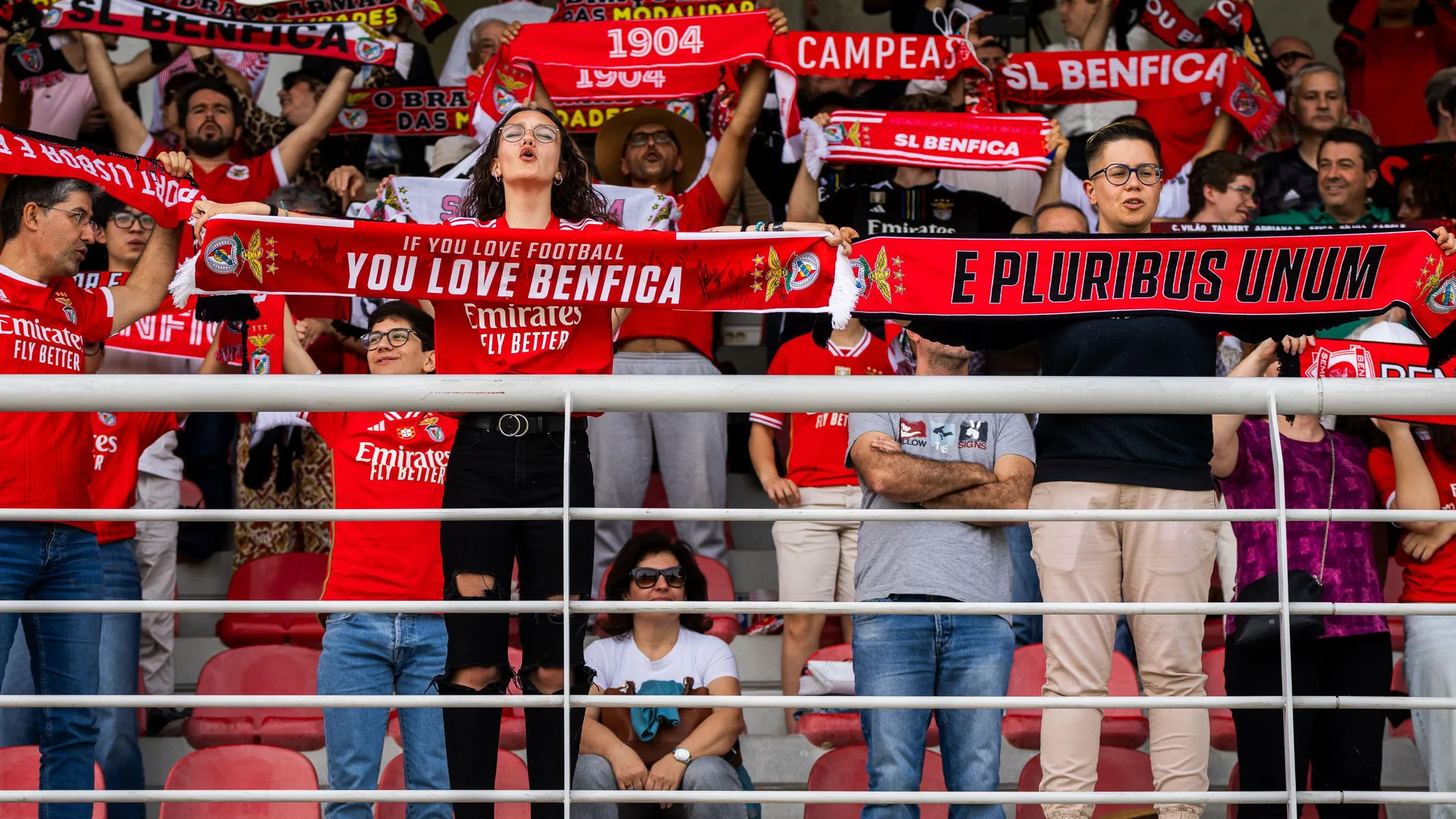2WWCNKW SPP Sport Press Photo Alamy Stock Photo Benfica supporters 230324