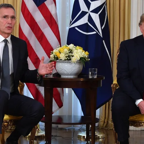 Trump wilde VS terugtrekken uit de NAVO, zo werd het voorkomen