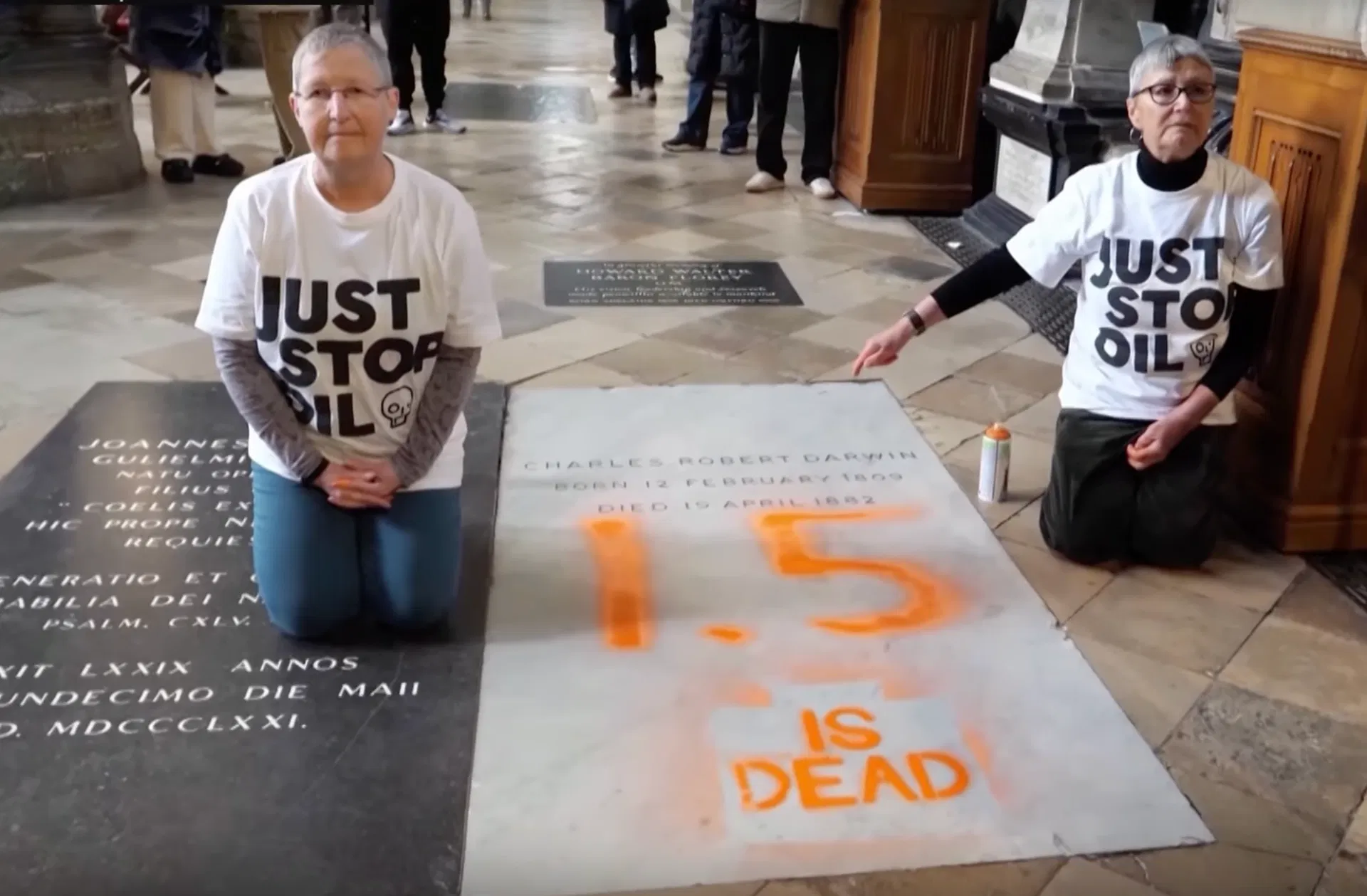 Climate Activists Deface Charles Darwin’s Grave to Protest Global Warming Crisis – Joop