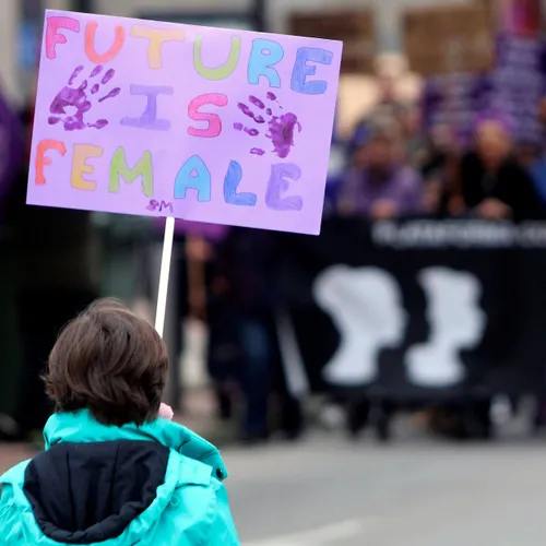 Patriarchaal Den Haag heeft een lesje feminisme nodig
