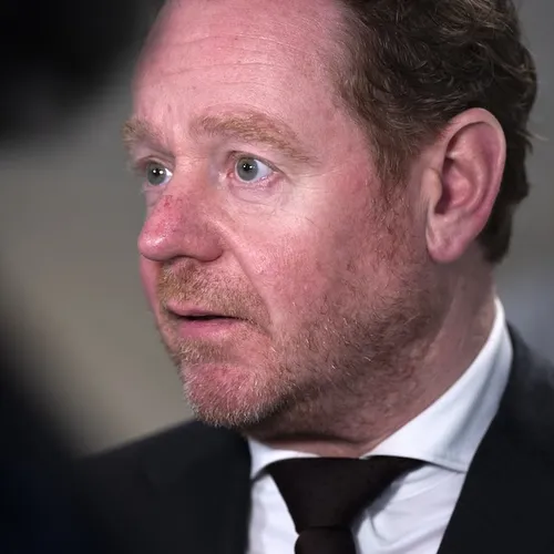 Van Weel: vermoedelijk ronselde Iran jonge daders voor aanslagen op joodse doelen