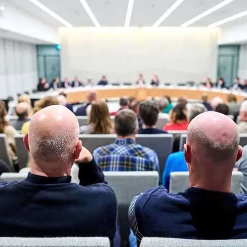 Maak van ouderen geen melkkoe