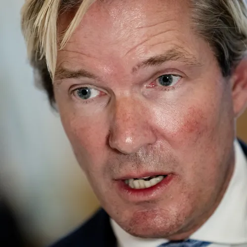 VVD-minister die nazi’s geen nazi’s wilde noemen, negeerde terrorismebestrijder