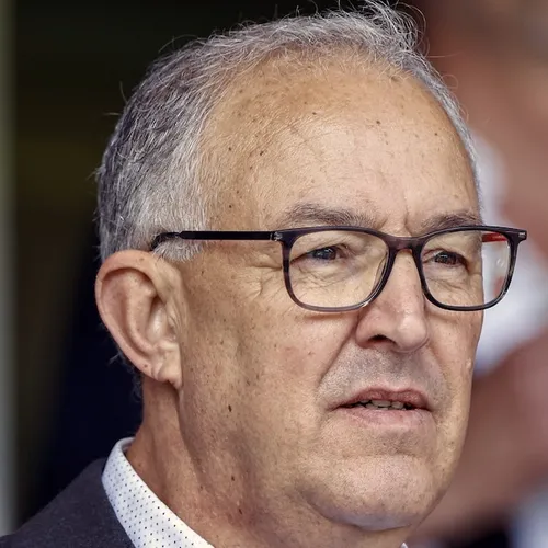 Aboutaleb, als je jeugdzorg in brand staat, neem je er geen extra voorzittersklus bij