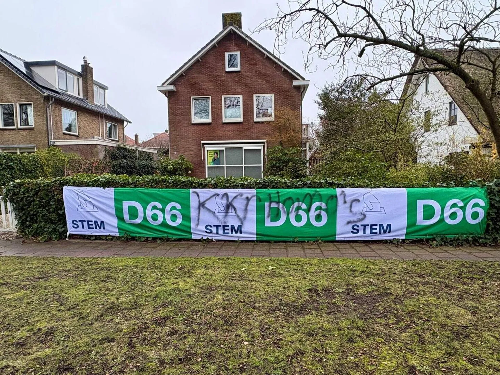 Afbeelding van Extreemrechts intimideert lokale politici in Baarn met hakenkruizen en homohaat