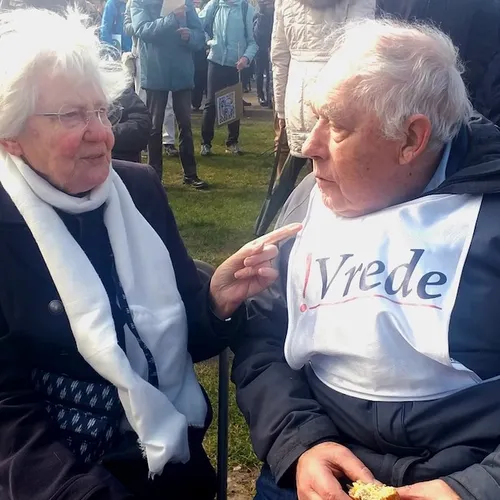 De daad bij het woord, tegen de oorlog