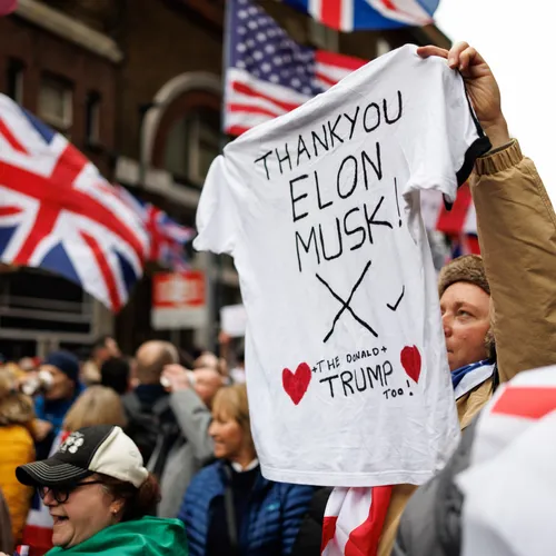 Hoe Elon Musk extreemrechts riool X misbruikt om Britse politiek te beïnvloeden