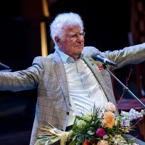 Zanger en acteur Gerard Cox (85) overleden