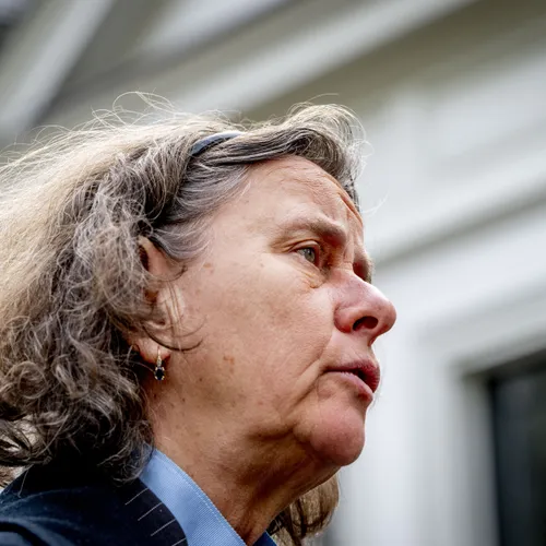 Faber en de rest van het kabinet zetten alles op alles om de integratie van vluchtelingen te dwarsbomen