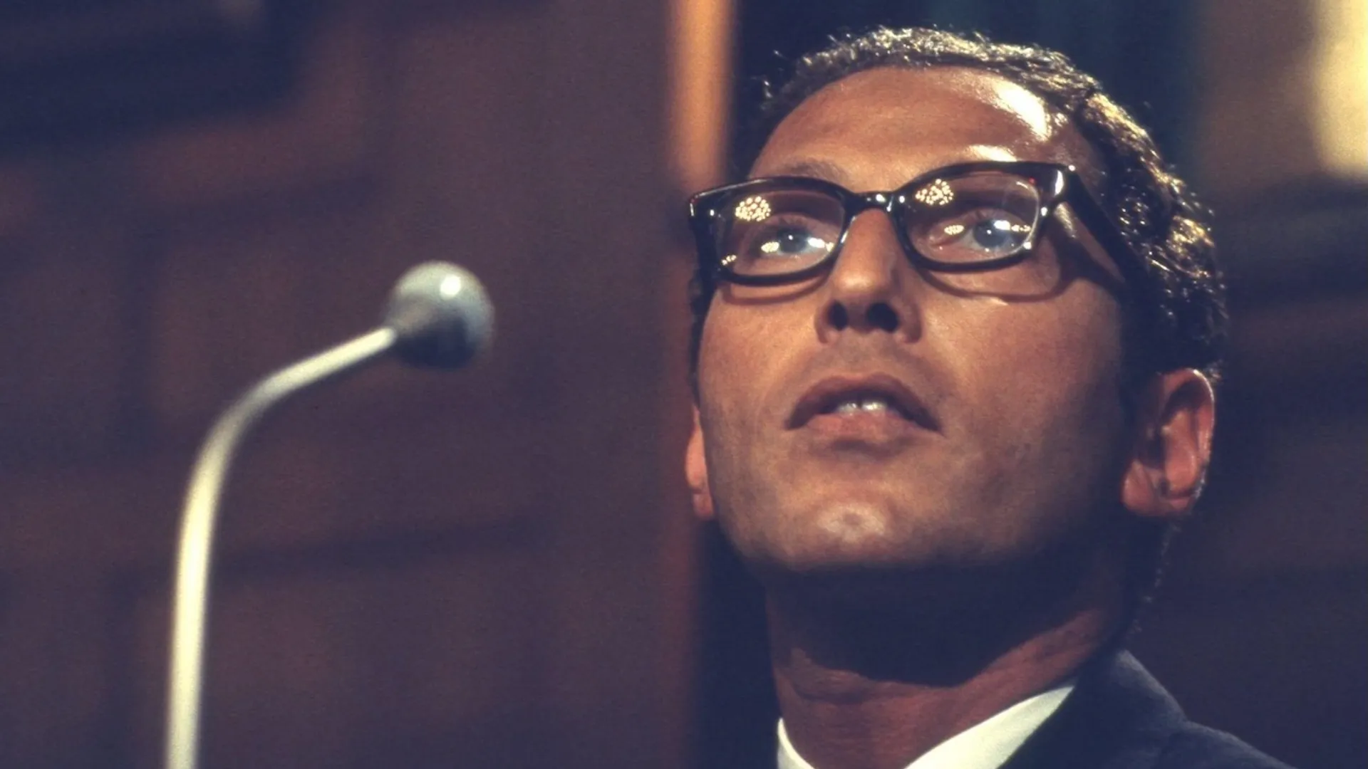 Tom_Lehrer_performing_in_Copenhagen,_1967_(9)