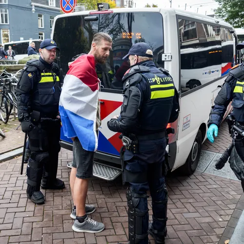 Tante Theodora past niet in het fascistische pixelpatriarchaat
