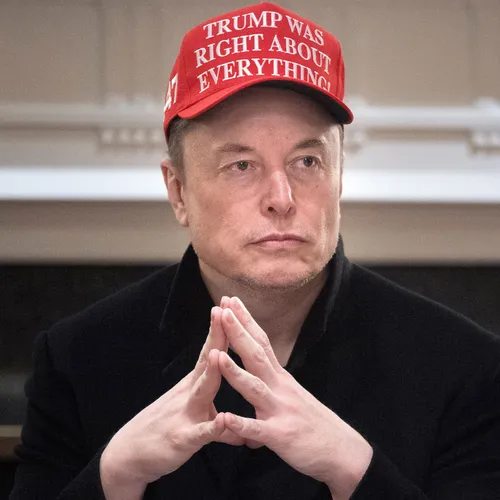 Elon Musk drukker met aanwakkeren rassenoorlog in VK dan met eigen bedrijf