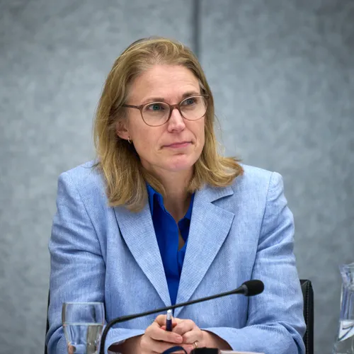 Kamervragen zonder kern: hoe Den Haag het echte VvE-probleem blijft ontwijken