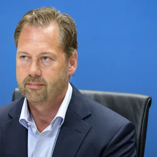 Big-agroBelangenBehartigers raken oud-senator kwijt aan antisemietenclub FvD