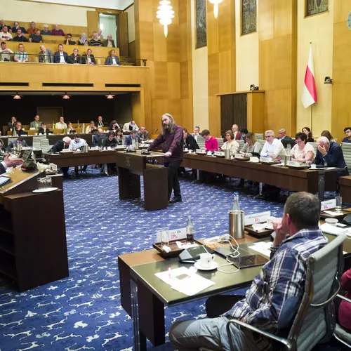 Laat onze raadsleden de steun krijgen die ze verdienen