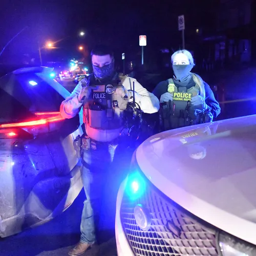 ICE-agenten eten bij Mexicaans restaurant en arresteren na afloop het personeel