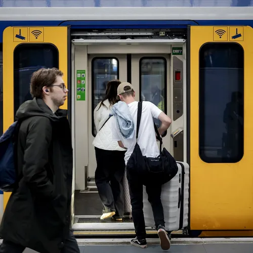 Hoe de NS scholieren dupeert met het afschaffen van de jongerendagkaart