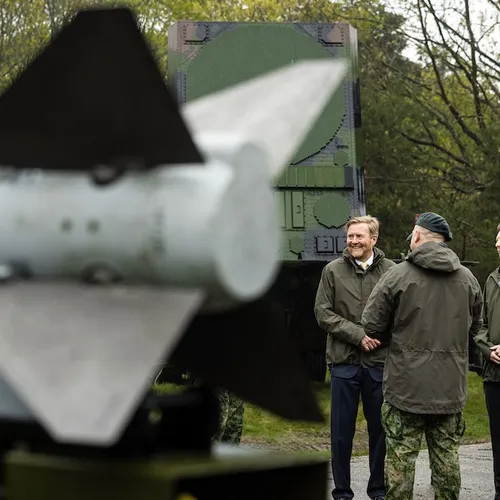 Iedereen betaalt de prijs voor de nieuwe wapenwedloop maar wie het meest?