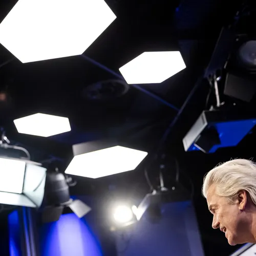 Draai de camera om: een oproep aan journalisten