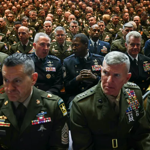 Trump razmišlja o uporabi vojske proti 'sovražniku od znotraj' in za urjenje v mestih