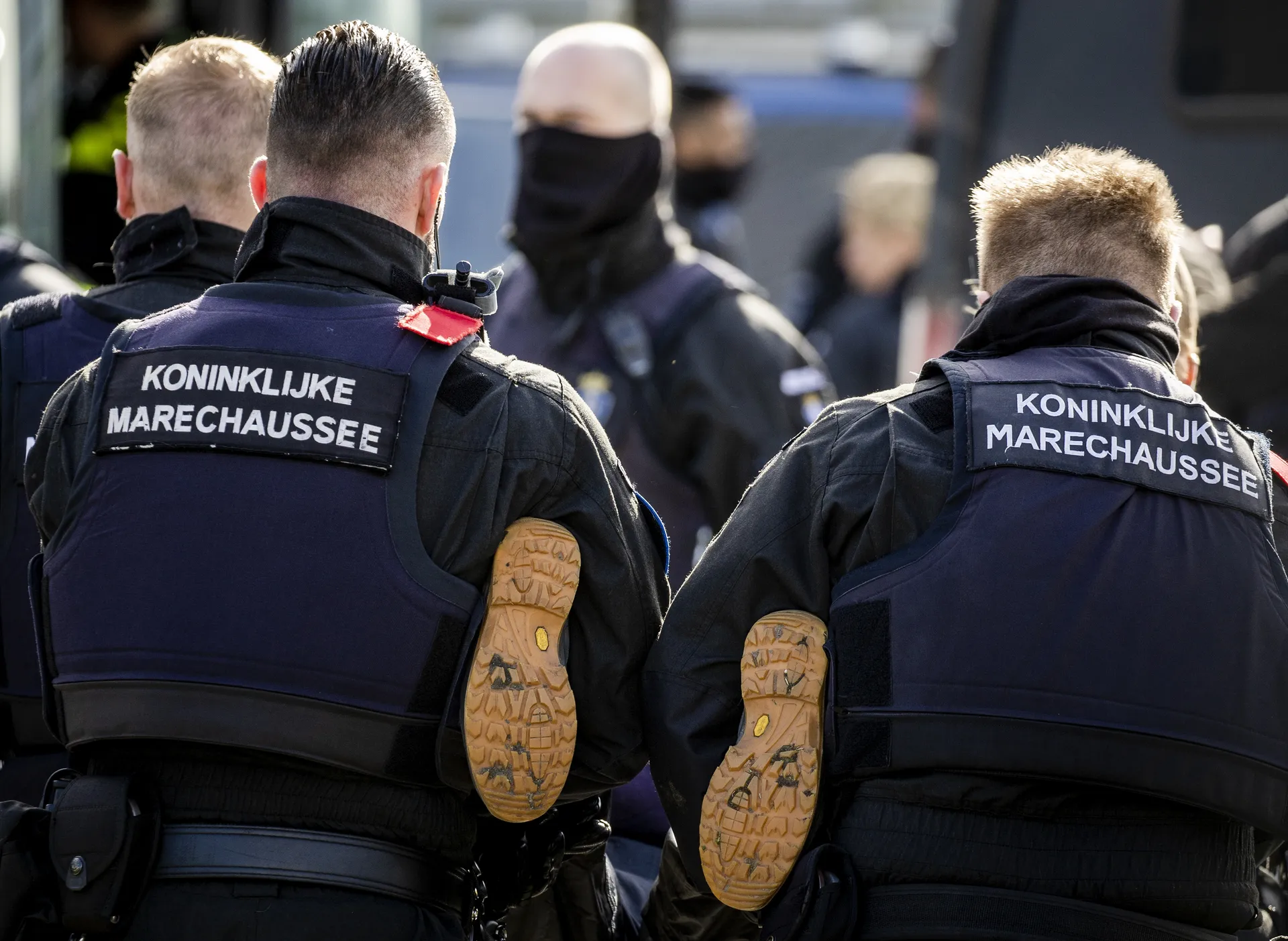 Afbeelding van Politie behandelt vreedzame klimaatactivist als terrorist: 'Staatsrepressie en politiegeweld'