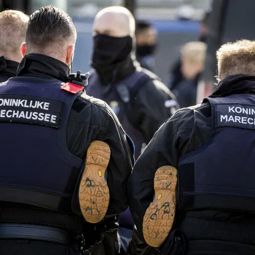 Politie behandelt vreedzame klimaatactivist als terrorist: 'Staatsrepressie en politiegeweld'