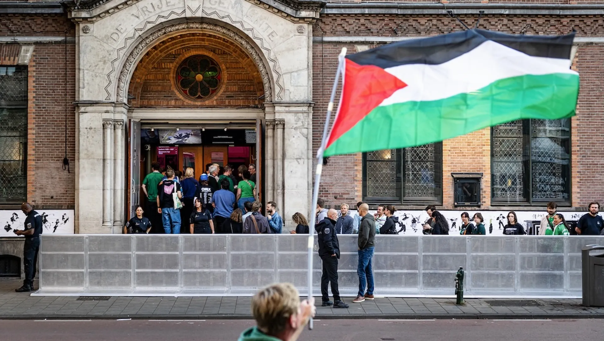 Afbeelding van Activisten maken het publiek bang voor de Palestijnse vlag
