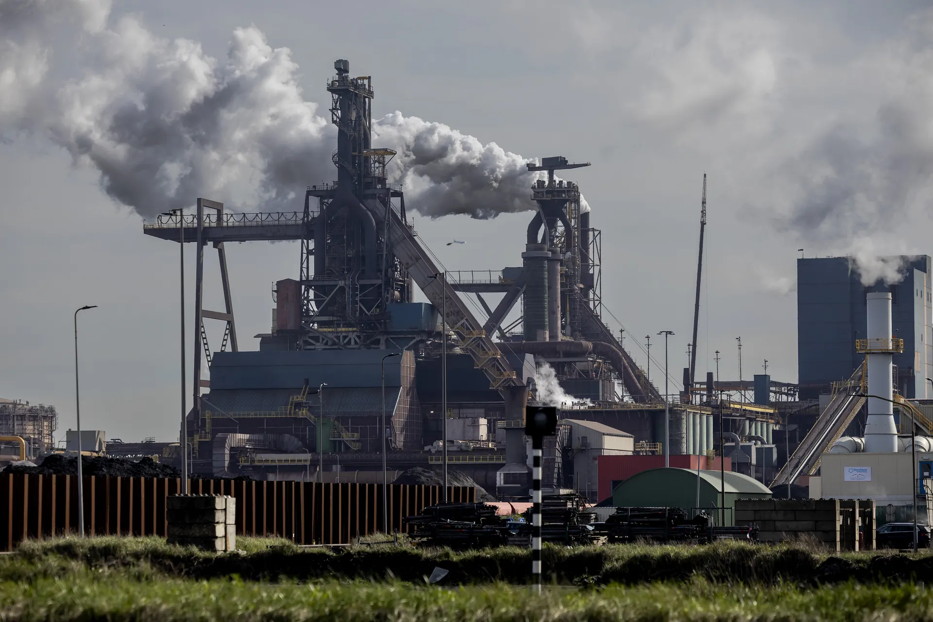 Afbeelding van Toezichthouder onthult levensgevaarlijke verwaarlozing kooksovens bij gifstrooier Tata Steel