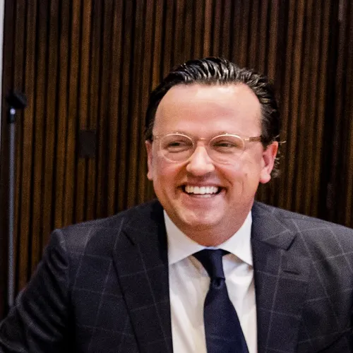 Haatzaaiende VVD’er haalt bakzeil nadat hij publicist probeerde te intimideren