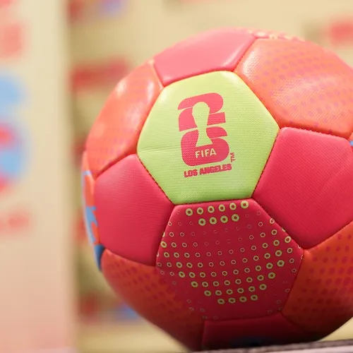 Adverteerders, blijf weg van het komende WK Voetbal vanwege het racistisch toegangsbeleid