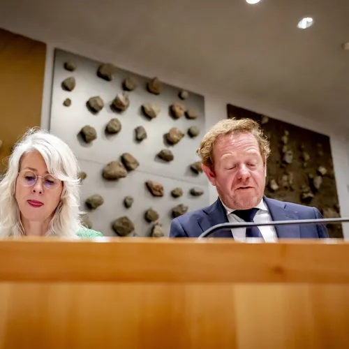 Wij laten ons gijzelen door onwaarheden
