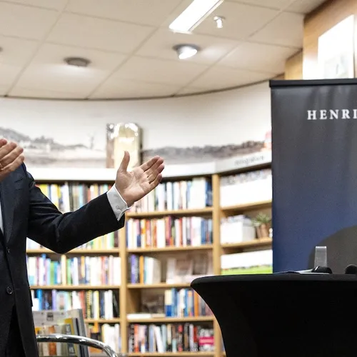 Bontenbal is geen redder maar hij speelt er wel één