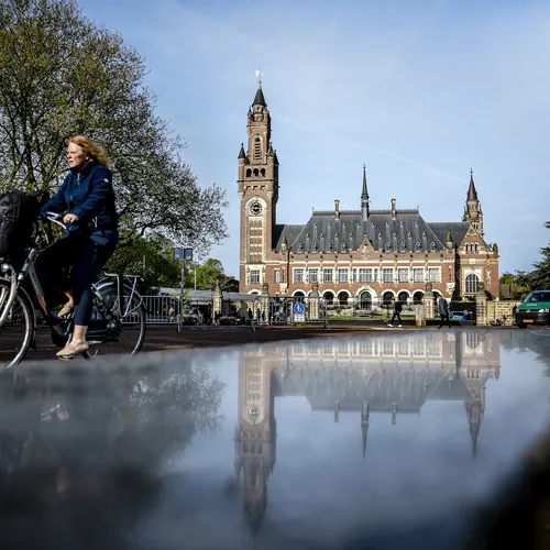 De vragen die het Vredescafé in den haag oproept