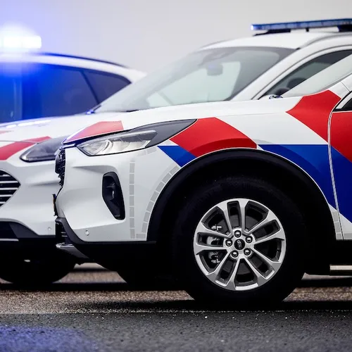 Drentse racisten vallen politie aan bij oproer tegen opvang minderjarige meisjes