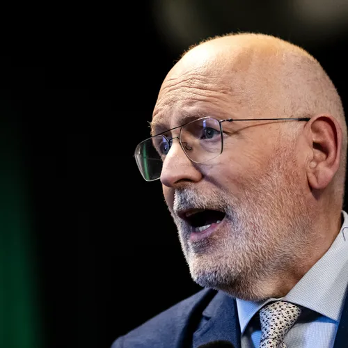 Timmermans: extra geld voor defensie mag niet leiden tot bezuinigingen op zorg, onderwijs en uitkeringen